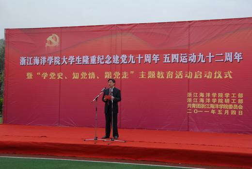 小宝贝打网球